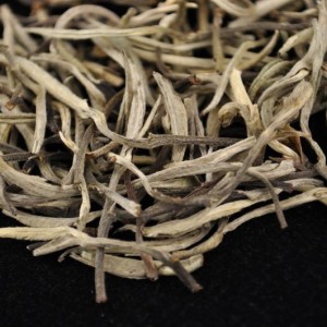 2014-Spring-Yong-De-Sun-Dried-Silver-Buds-Raw-White-Pu-erh-tea