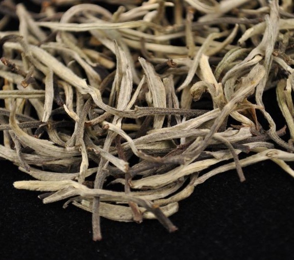 2014-Spring-Yong-De-Sun-Dried-Silver-Buds-Raw-White-Pu-erh-tea