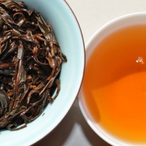 Yi-Mei-Ren-Wu-Liang-Mountain-Yunnan-Black-Tea-Spring-2015