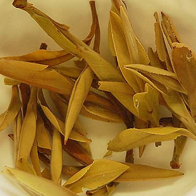 Organic loose teas for blooming teas and herbal tea blends